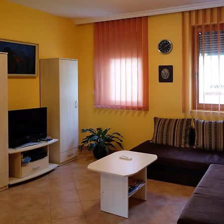 Var-Torony Apartman Jula Exterior foto