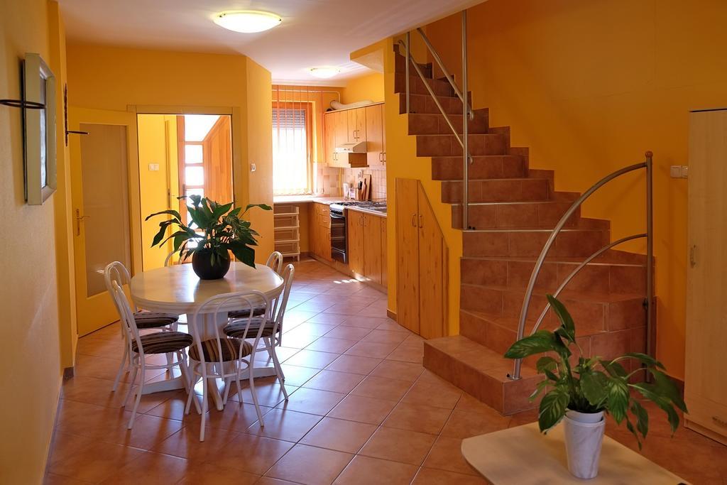 Var-Torony Apartman Jula Exterior foto